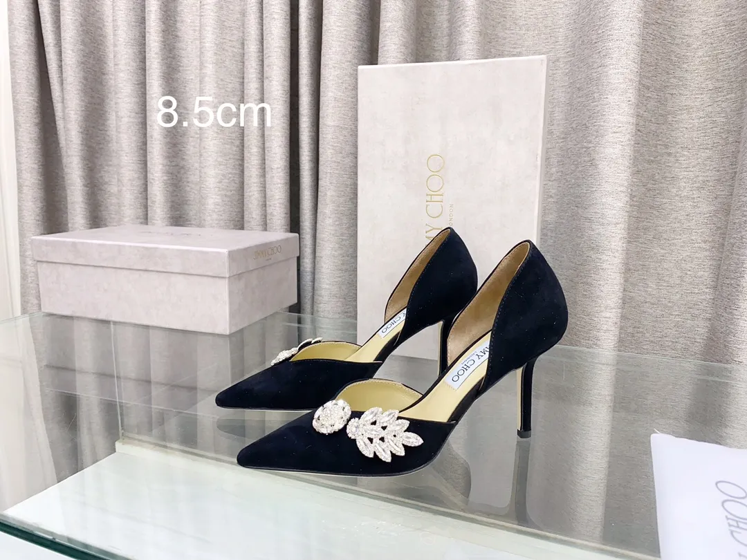 👟👟Ex-factory price 600👟👟 JIMMY CHOO Jimmy Choo counter new leaf diamond hollow shoes 👠 (high quality) 🌈Material: imported cashmere, lining sheepskin ✔️Original customization of rhinestones ➰Italian leather outsole ✨Heel height: 8.5cm/10cm ✨Number of codes: 35~39 (34, 40, 41, 42 are custom-made and cannot be returned or exchanged)